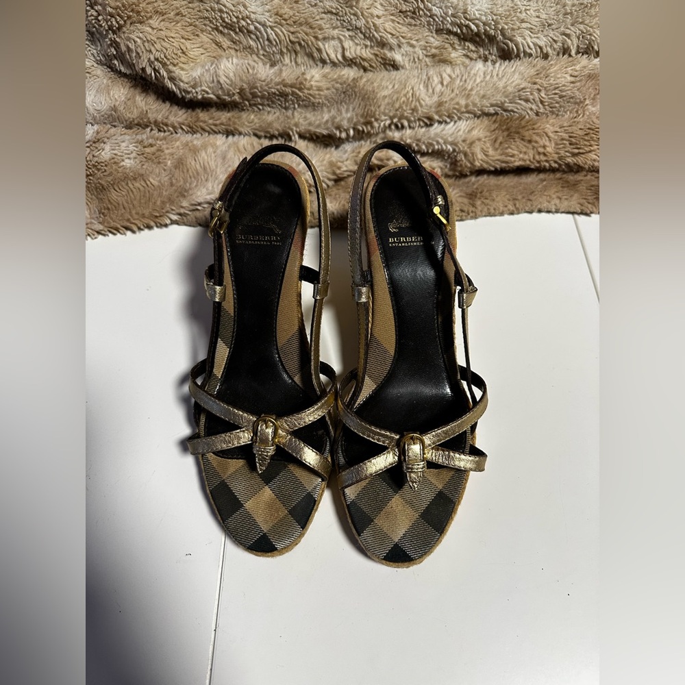 BURBERRY Size 38 Nova Check Gold Leather Jute Trim Wedge Sandal Women's 7.5